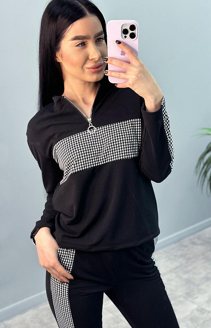 Демисезонный прогулочный костюм из трикотажа 