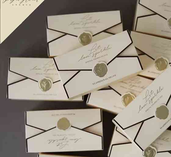 Подарункова коробка жовта Смела