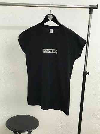 Женская черная футболка - 