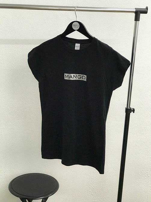 Женская черная футболка - 