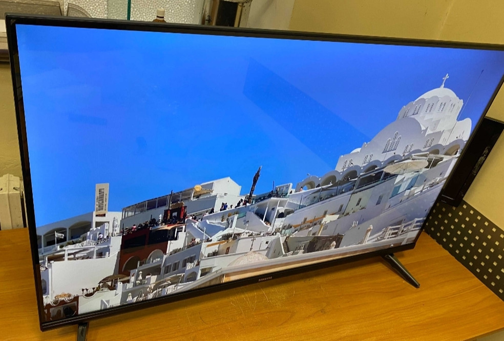 NEW ! Телевизор: Samsung 4K Smart TV 45