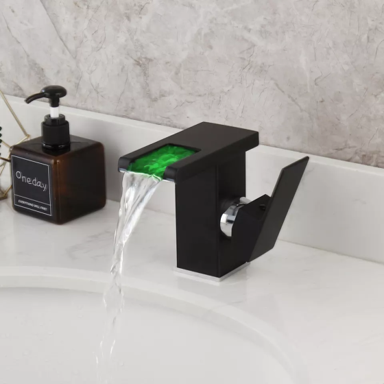 Смеситель дизайнерский для умывальника из черной латуни с водопадом, смеситель для раковины с подсветкой Каменец-Подольский