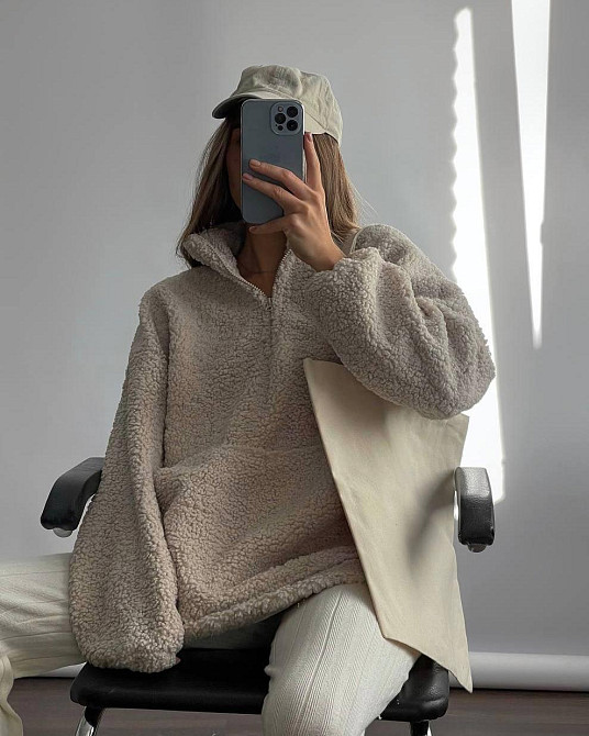 Жіночий стильний теплий оверсайз світшот букле баранчик Бежевий Одеса - фото 8