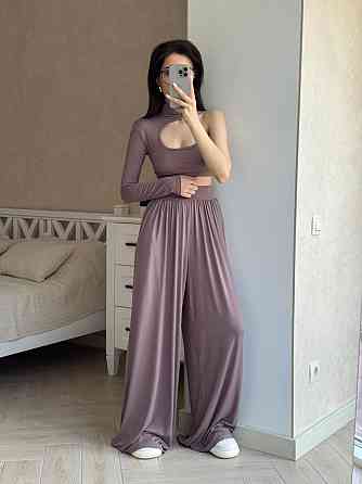 Жіночий стильний костюм-двійка: топ на одне плече та штани турецька віскоза Моко Одеса