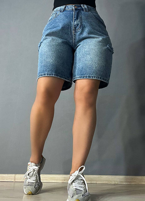 Шорти жіночі джинсові Allure 803-68 бермуди з порізами та регулюванням застібкою на талії блакитні, блакитний, 26, 26, 69 см, 98 см Київ - фото 1