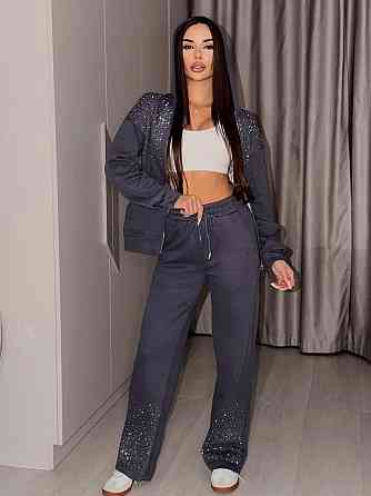 Женский стильный повседневный костюм со стразами свободного кроя трехнить Графит, 48/50 Одесса