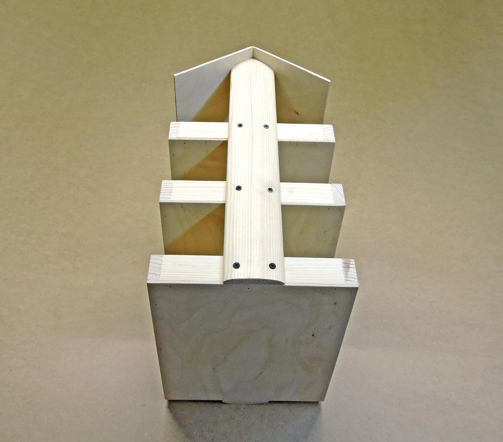 Кормушка садовая для птиц 