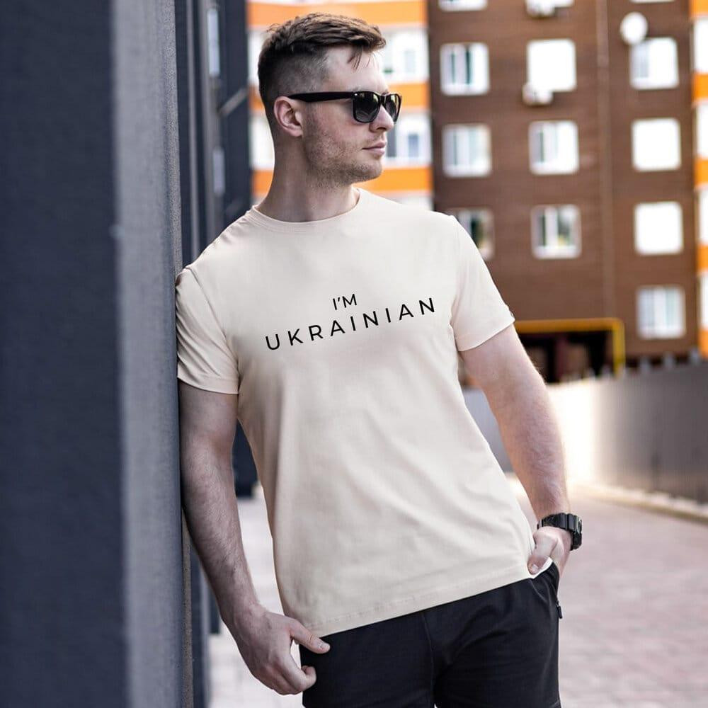 Футболка мужская однотонная молочная Pobedov Peremoga - I'M UKRAINIAN наклейка чорна Киев - изображение 1