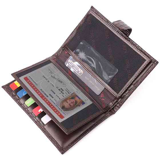 Лаковане чоловіче портмоне з хлястиком із натуральної фактурної шкіри KARYA 21194 Коричневий Київ