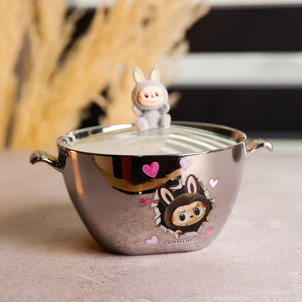 Yiwu Бульйонниця порцелянова Labubu з кришкою та ручками 800 (мл) Ø15 (см) дитяча тарілка для с Коломия - фото 2