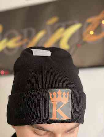 Чорна шапка — KING з короною. Чернівці