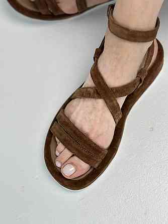 Olli Босоніжки жіночі шоколадні OLLI Л-23-21113 літні замшеві на низькому ходу / Модні босоніжк Коломыя