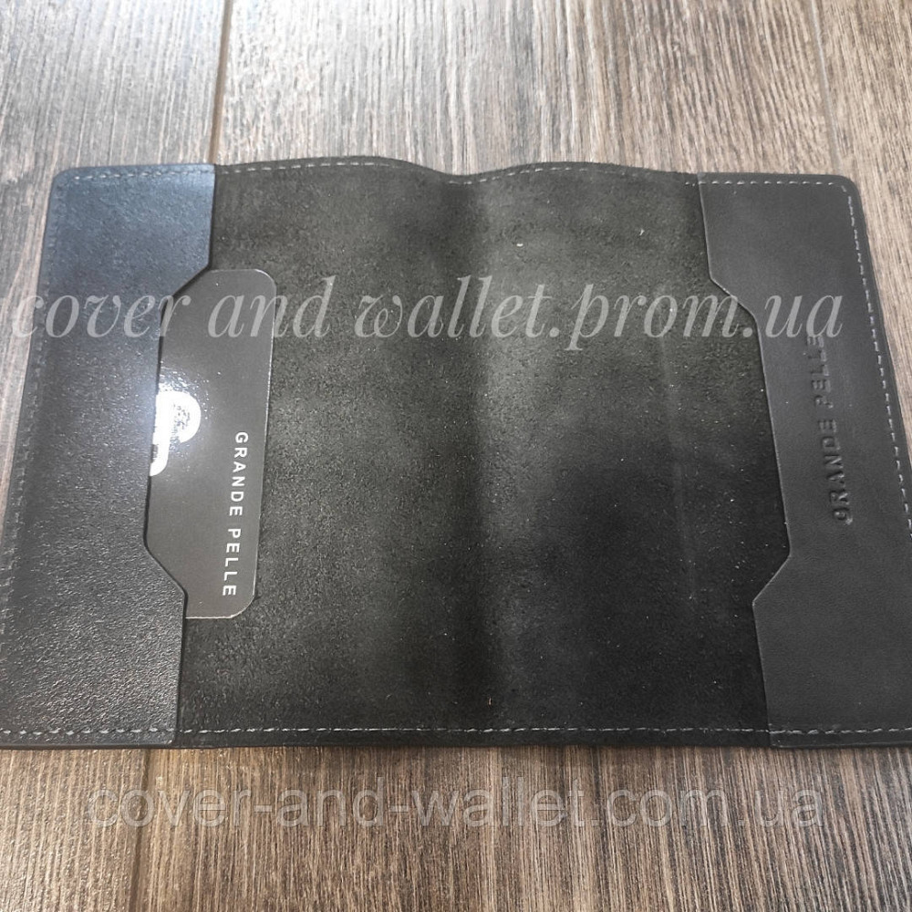Солідна шкіряна обкладинка на паспорт чорного кольору Grande Pelle Київ - фото 3