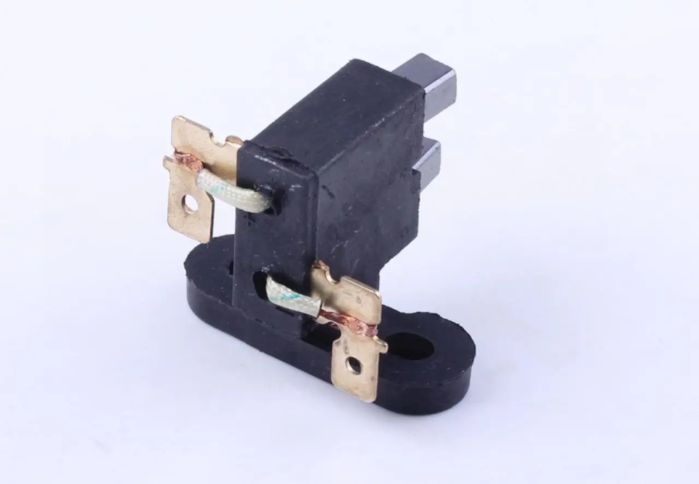 Щітки бензогенератора (5-6 кВт) (пластмасовий корпус) Мукачево - фото 1