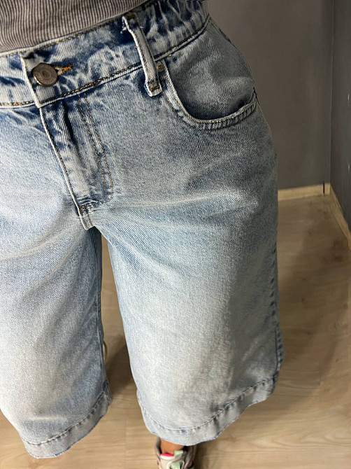 Шорти жіночі джинсові Sherocco 394-1 бермуди довгі нижче коліна резинка на талії манжет знизу блакитні , блакитний, 26, 26, 78 см, 107 см Київ - фото 4