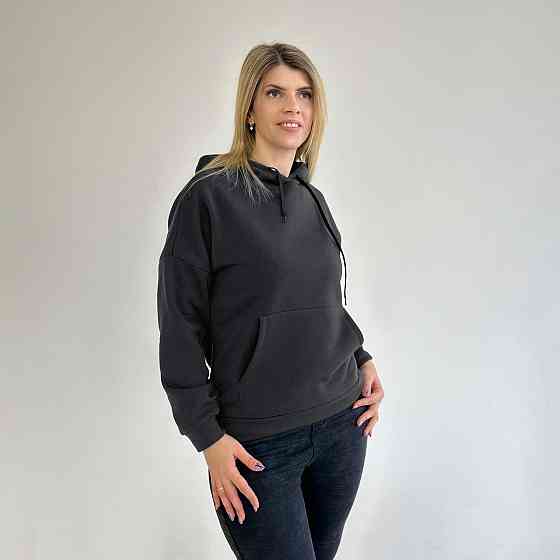 Однотонный батник с капюшоном 