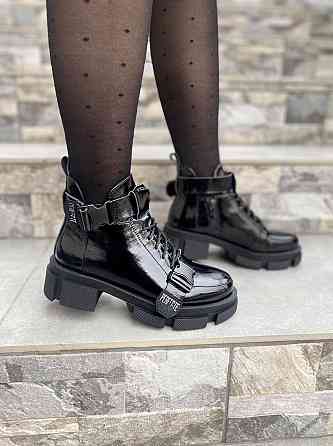 SOTHBY'S Черевики жіночі Sothby's чорні шкіра лакована висота 11см (M-1742 4331) 36-40 Коломыя