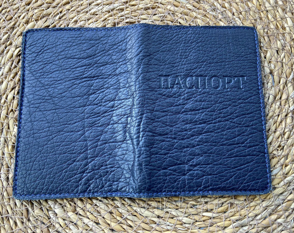 Обкладинка на паспорт синього кольору із фактурної шкіри флотар Puos Київ - фото 3