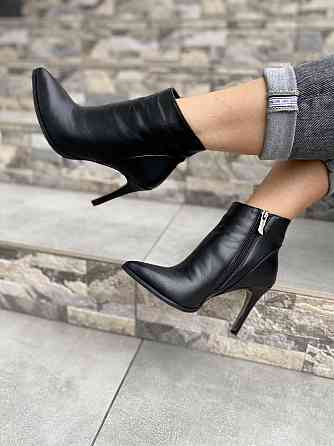 Nivelle Черевики жіночі NIVELLE чорні натуральна шкіра 38р. каблук 10см (5411/91-9535) Коломия