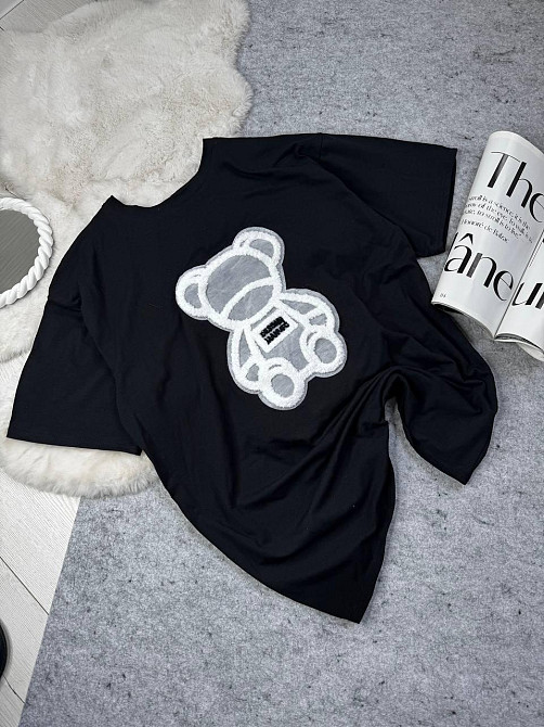 Жіноча подовжена футболка оверсайз з ведмедиком кулір Білий Одеса - фото 1