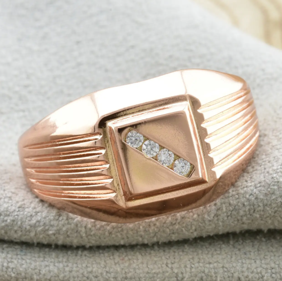 Печатка Xuping 11687 белые фианиты, ширина 12 мм, позолота РО, вес 5,7 г., размер 19, мужская Киев