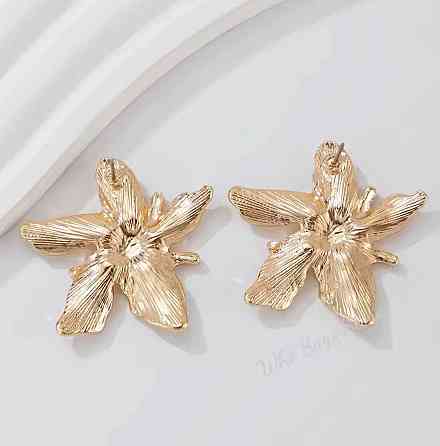 Сережки квітка золотисті жіночі великі сережки у формі квітки масивні Київ