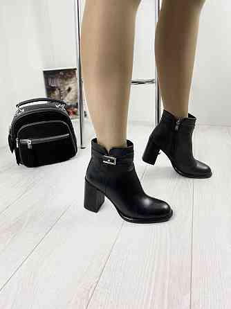 Injers Жіночі черевики INJERS чорні натуральна шкіра висота каблука 8 см розмір 39 (1131) Коломия