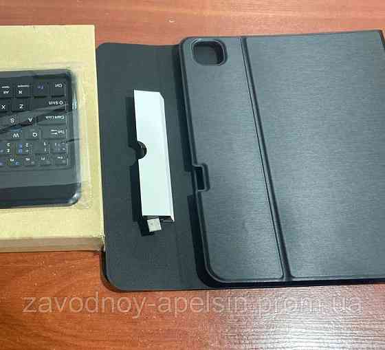 Чехол iPad Pro 13 A2925\A2926\A3007 Отсек стилуса Клавиатура (черный) Одесса