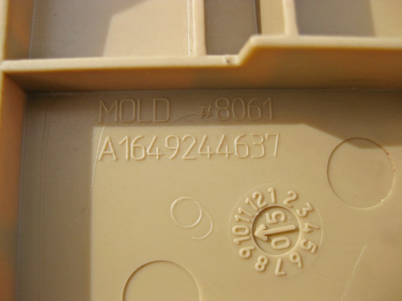 Mercedes-Benz  A1649244637 8K67 Зовнішня кришка кріплення заднього правого сидіння бежева GL X164 Одесса - изображение 4