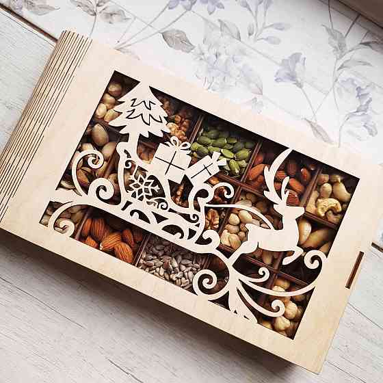 Подарунок на Новий Рік дівчині, хлопцю, чоловіку, шефу. Набір горішків у дерев'яній коробочці 500 грамів Одеса