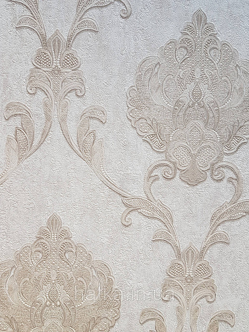 Шпалери вінілові на флізеліні Grandeco Anastasia метрові вензелю завитки структурні золотисті на кремовому Київ - фото 2