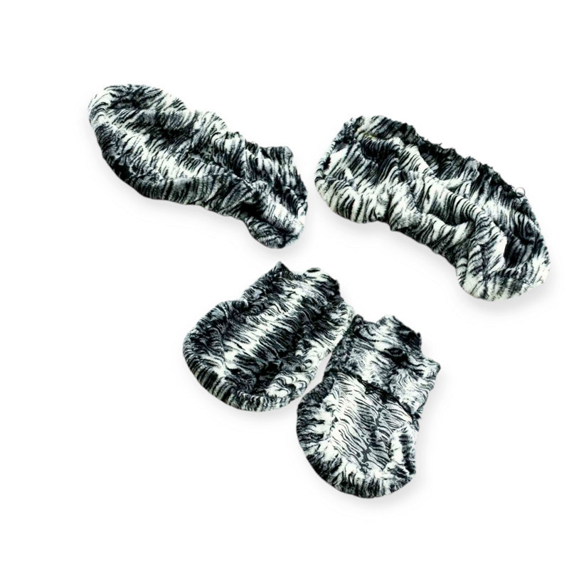 Чохли універс. "хутряні" чорно-білий кролик №15 салону Мукачево - фото 1