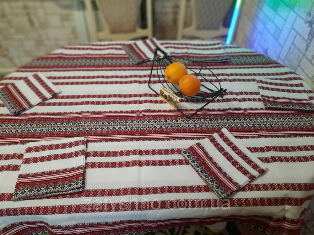 Червона скатертина машинна вишивка з серветками Київ - фото 1