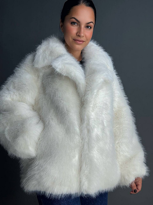 Шуба жіноча Fancy Matinee 5902 оверсайз з кишенями біла, білий, L Київ - фото 7