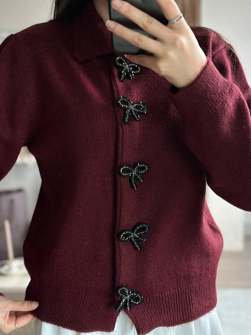Жіночий укорочений кардиган з декоративними застібками у вигляді бантиків машинна вʼязка Одеса - фото 2