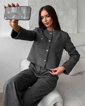 Женский лаконичный костюм с укороченным жакетом на подкладке и широкими брюками кашемир. Серый, 4244 Одесса