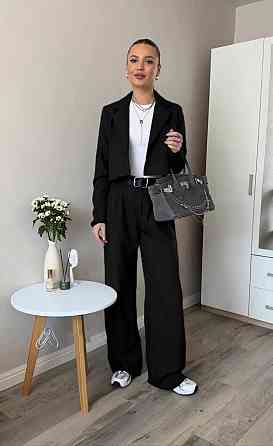 Женский классический брючный костюм двойка: укороченный пиджак и штаны палаццо костюмка Черный, 42/44 Одесса