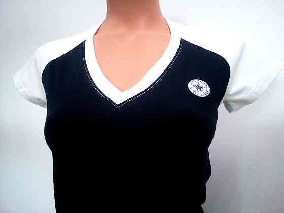 Женская  футболка Converse Chuck Patch Сумы