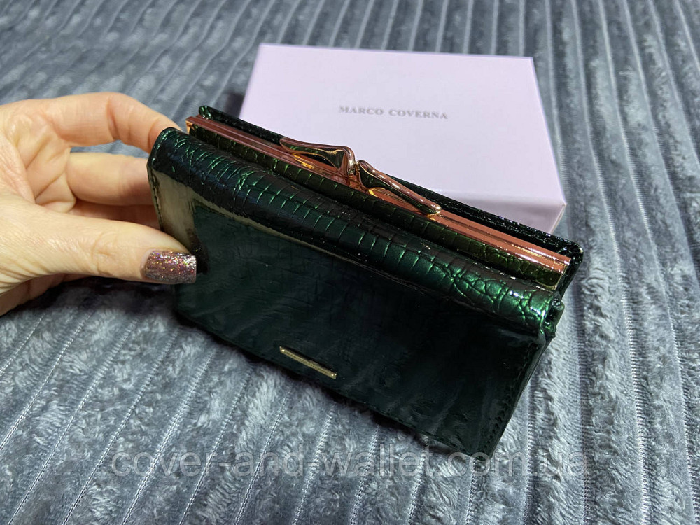 Невеликий лаковий жіночий гаманець на магнітній фіксації зеленого кольору Marco Coverna Київ - фото 5