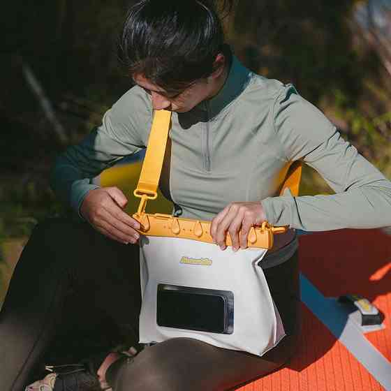 Водонепроникна сумка Naturehike CNK2300BS016, 5,6 л, жовта Київ