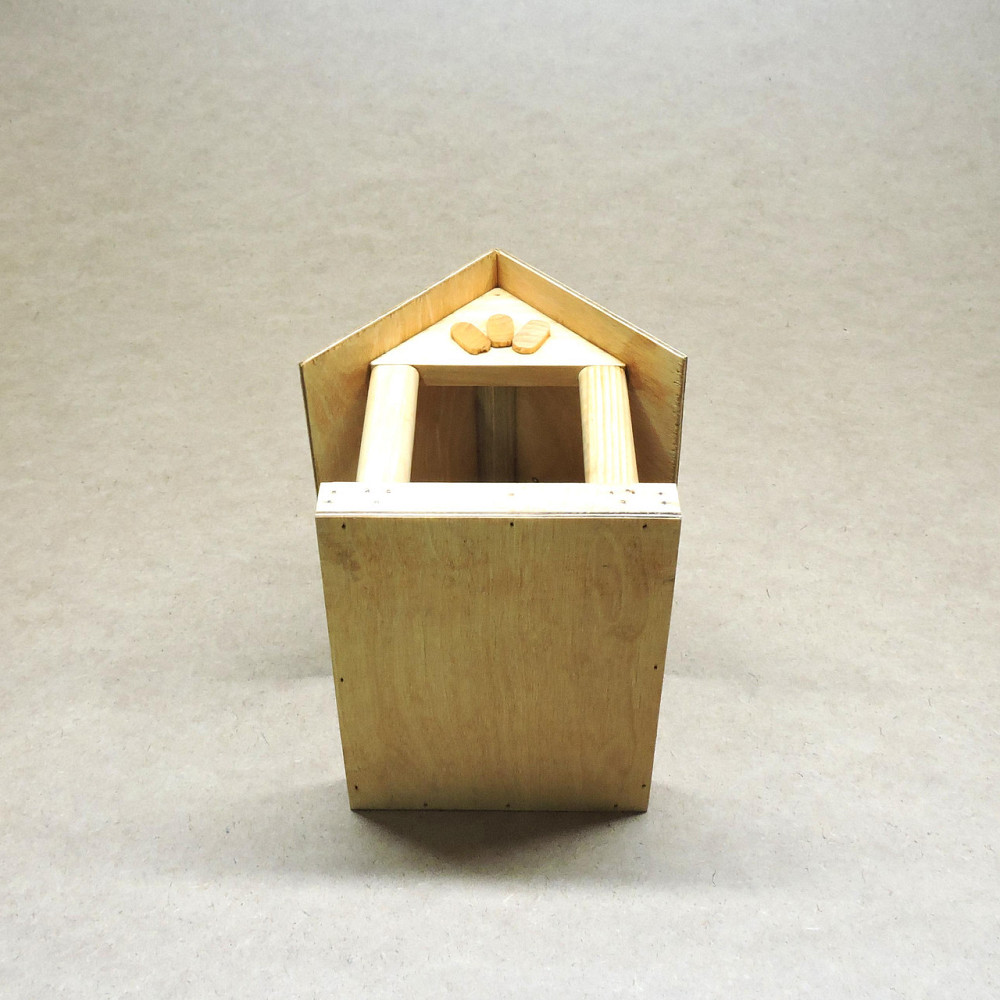 Кормушка садовая для птиц 