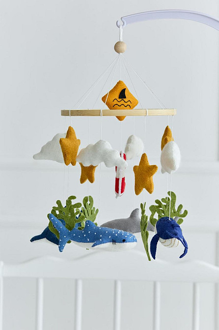 Дитячий мобіль на ліжечко для немовлят WoollyFox "Підводний світ: кит, акули, водорості" Київ - фото 1