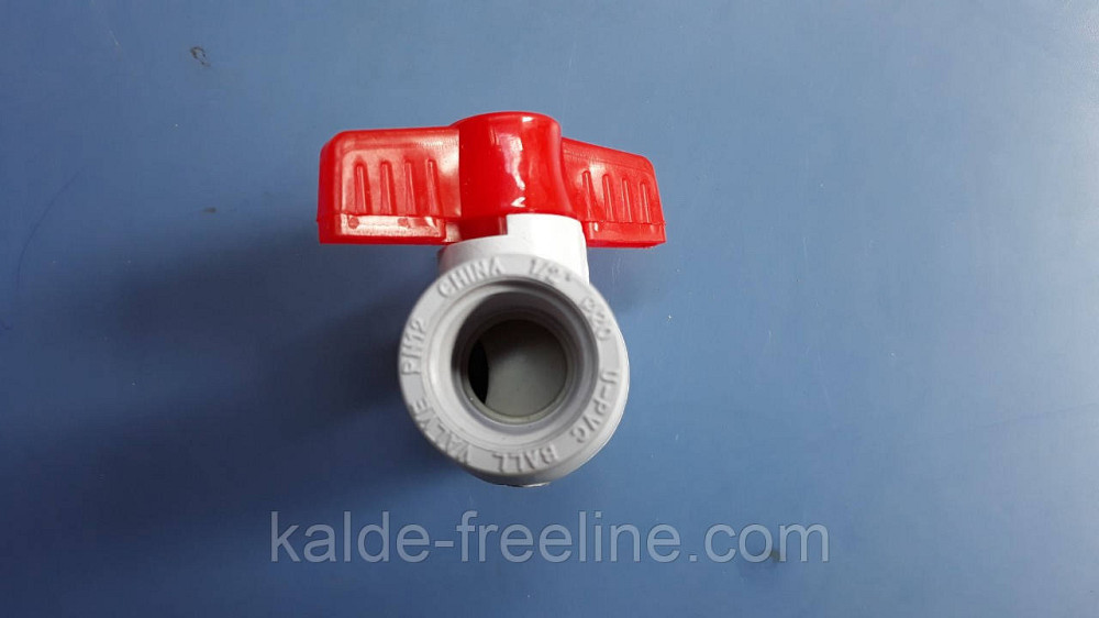 Кран пластиковый с резьбой 1/2