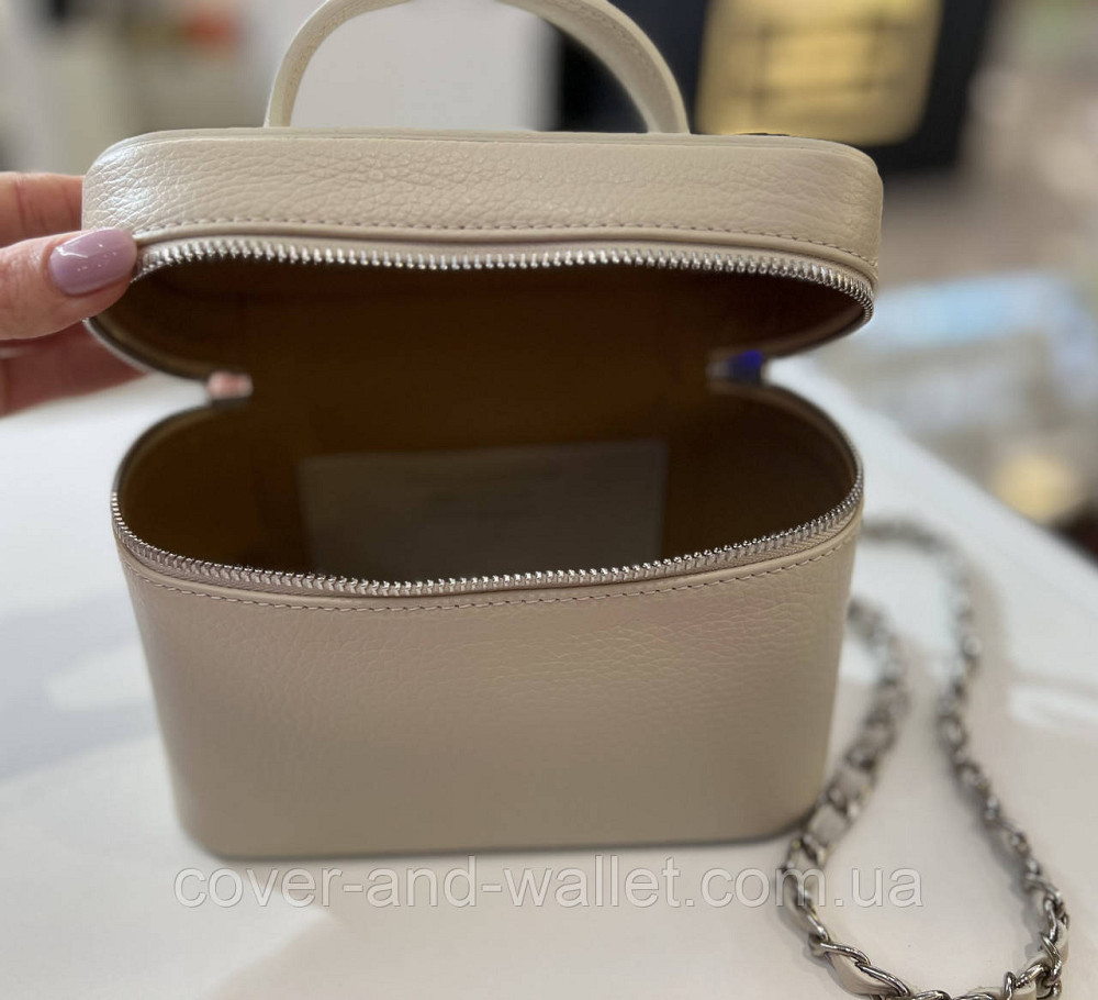 Модна жіноча шкіряна сумочка бежевого кольору квадратної форми Virginia Conti Київ - фото 4