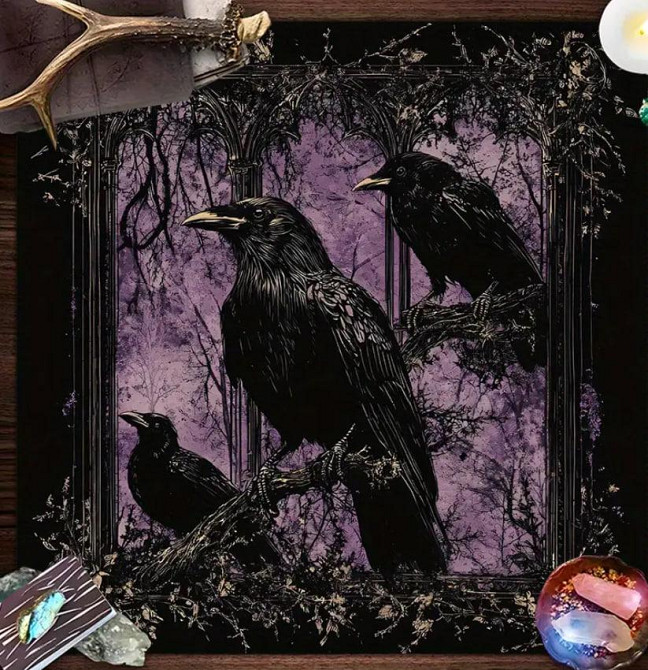 Вівтарна скатертина 49×49 см з воронами на фіолетовому тлі — готичний декор для Таро, рун і ритуалів Київ - фото 1
