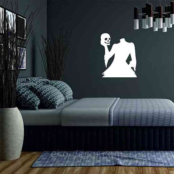 Декоративне настінне Панно «Безголова жінка та череп», Декор на стіну 90*73 см, Білий Київ