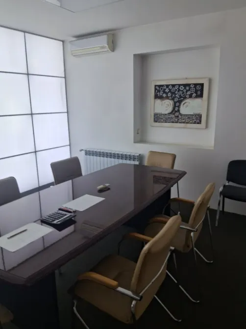 Продам офис 475м, open-space и несколько кабинетов. Ремонт, мебель, стеклянные перегородки, 2 этаж, свой вход с охраной, своя парковка Днепр - изображение 3