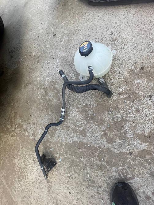 Оригінальний розширювальний бачок охолоджувальної рідини на Kia Sportage 2016-2021 року Київ - фото 1