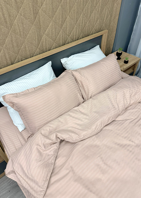 Комплект постільної білизни Страйп-сатин Сімейний з простирадлом на резинці 180х200х25, 2 підковдри 150х200, 2 наволочки 70х70 Пудровий (88-226) Київ - фото 8