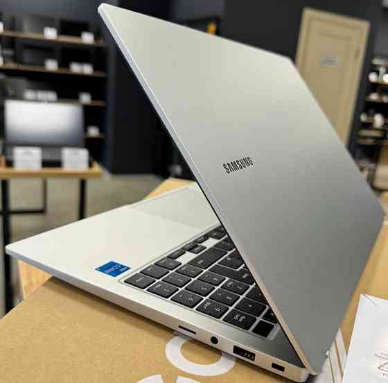 Ноутбук: Samsung Galaxy Book 3, i3-1315U 6 ядер, 8Gb. 256Gb. NVME FHD IPS. Київ